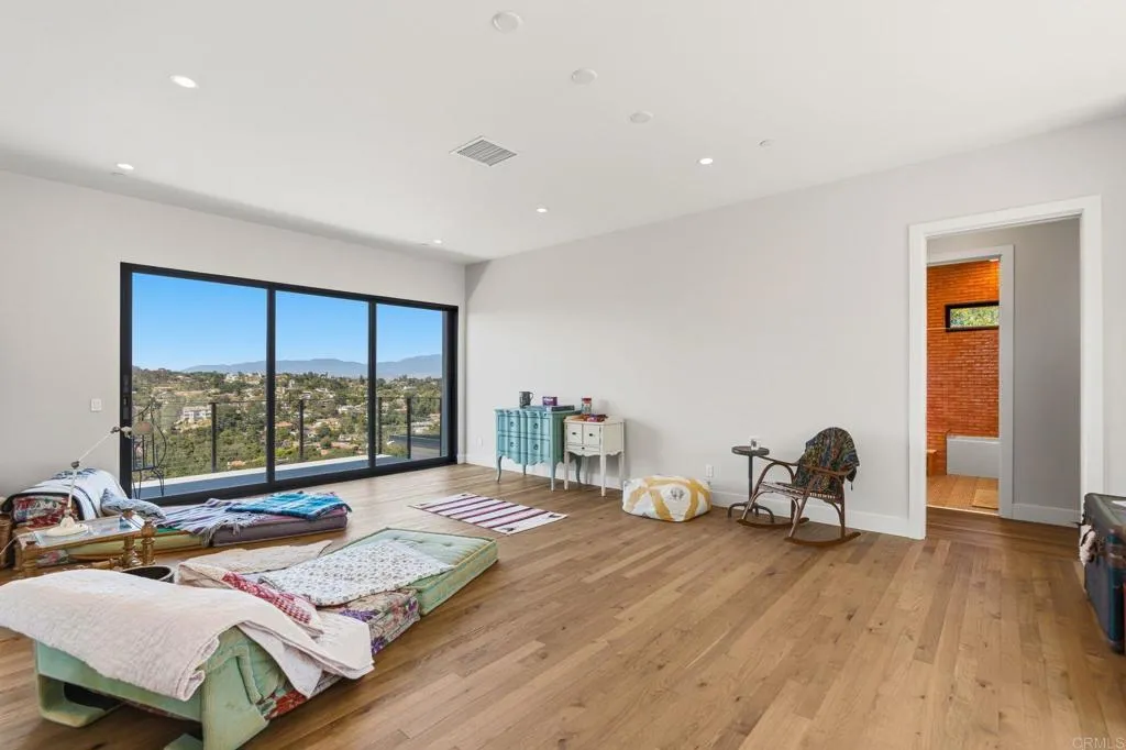 https://cdn.realtyfeed.com/cdn/127/306715737/dee2a18ff0ea3b010203164e12819ec2.webp