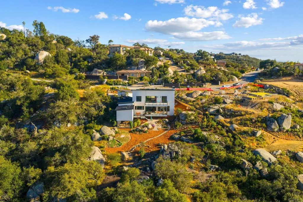 https://cdn.realtyfeed.com/cdn/127/306715737/dfe78e4b0bd8c5528dcaf388b474d596.webp