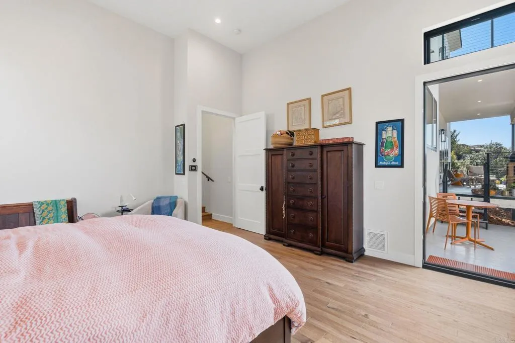 https://cdn.realtyfeed.com/cdn/127/306715737/e914caefd2c7f46182f19da9d59e4ff5.webp