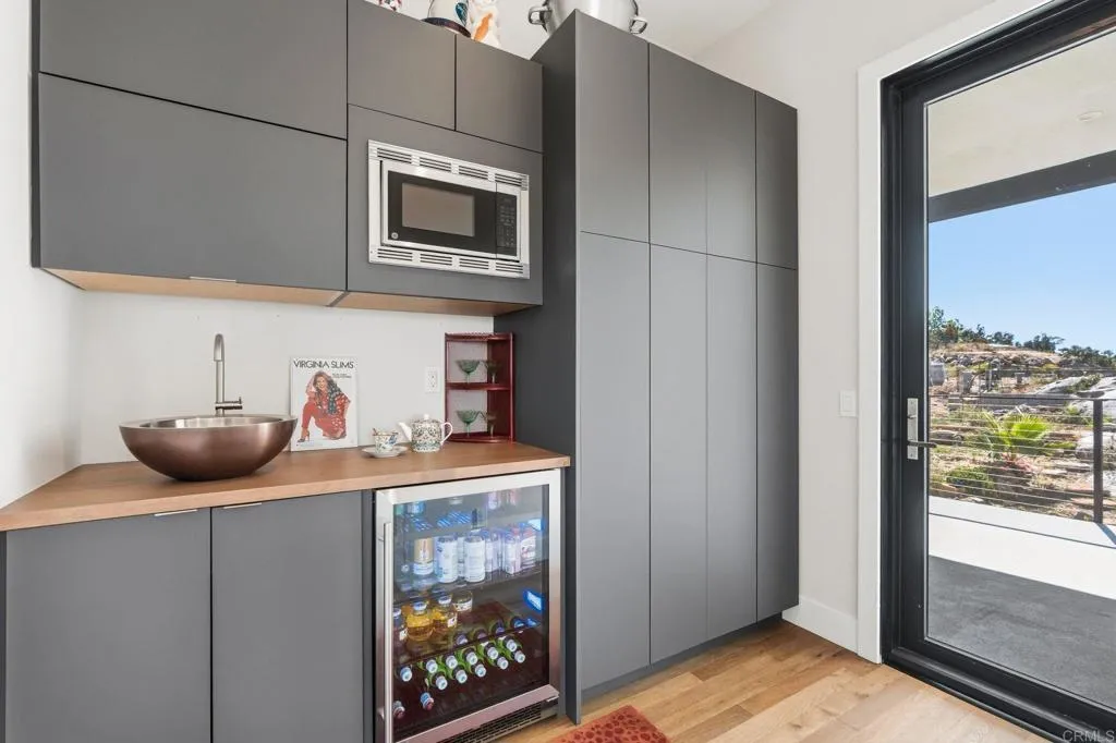 https://cdn.realtyfeed.com/cdn/127/306715737/ee71340aeb71e4f0f6dc314511af5148.webp