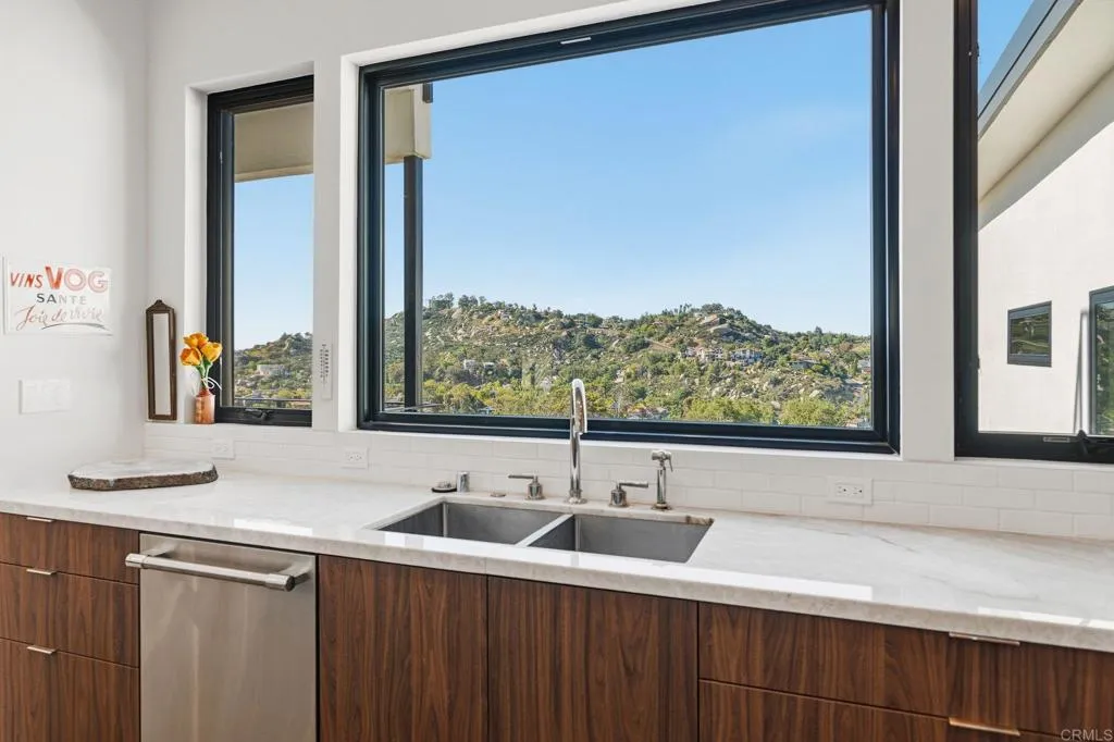 https://cdn.realtyfeed.com/cdn/127/306715737/ef95446484a0eb486ad5452dd906fe53.webp