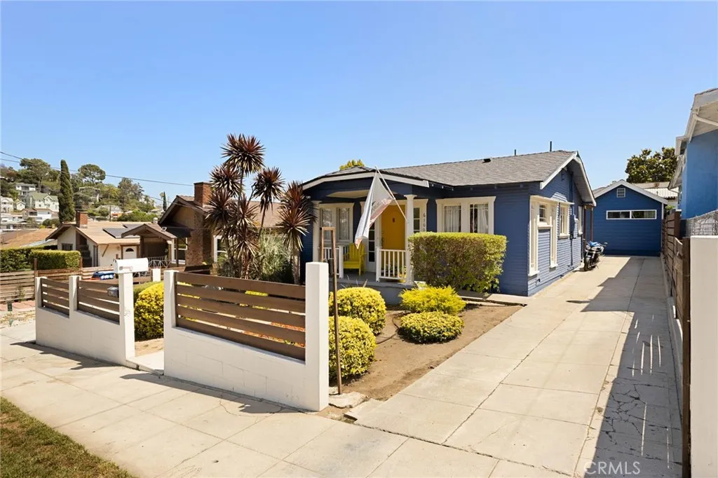 Los Angeles, CA 90042