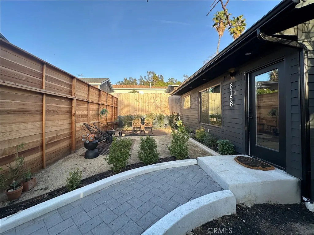 Los Angeles, CA 90042