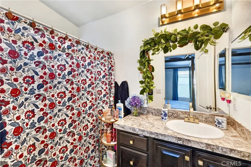 https://cdn.realtyfeed.com/cdn/127/306715870/6ebdc5eb14c31005b3a7f75f8355bfb2.webp
