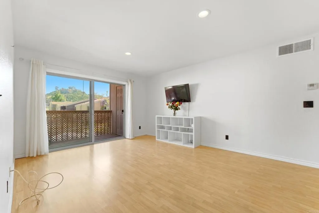 https://cdn.realtyfeed.com/cdn/127/306715889/ac11bc058105887d5b3792292b4163d1.webp