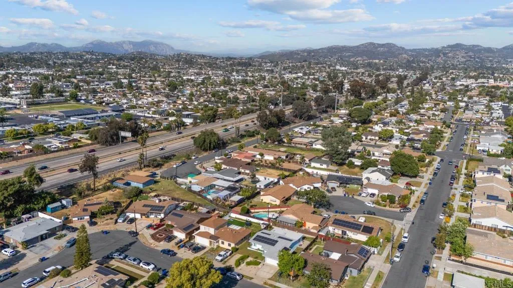 https://cdn.realtyfeed.com/cdn/127/306715964/07a87044d05bae2f7a552bbd634c3a7e.webp