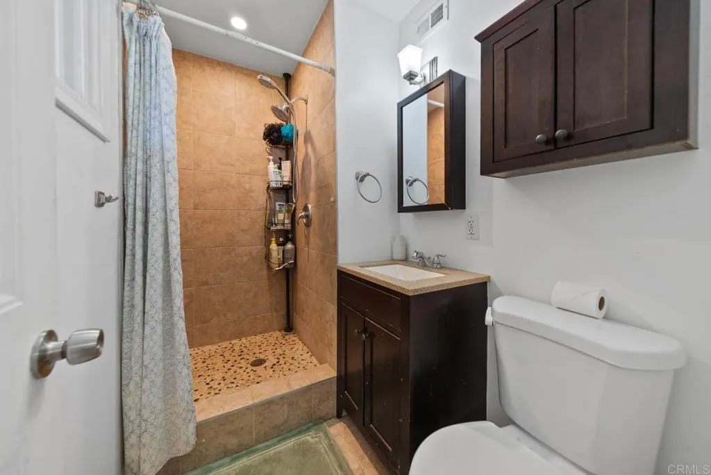 https://cdn.realtyfeed.com/cdn/127/306715964/567aae629a45bb9e2f181e90e86c33fd.webp