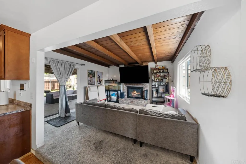 https://cdn.realtyfeed.com/cdn/127/306715964/6fc529111bf6d349db2490bd63e136ea.webp