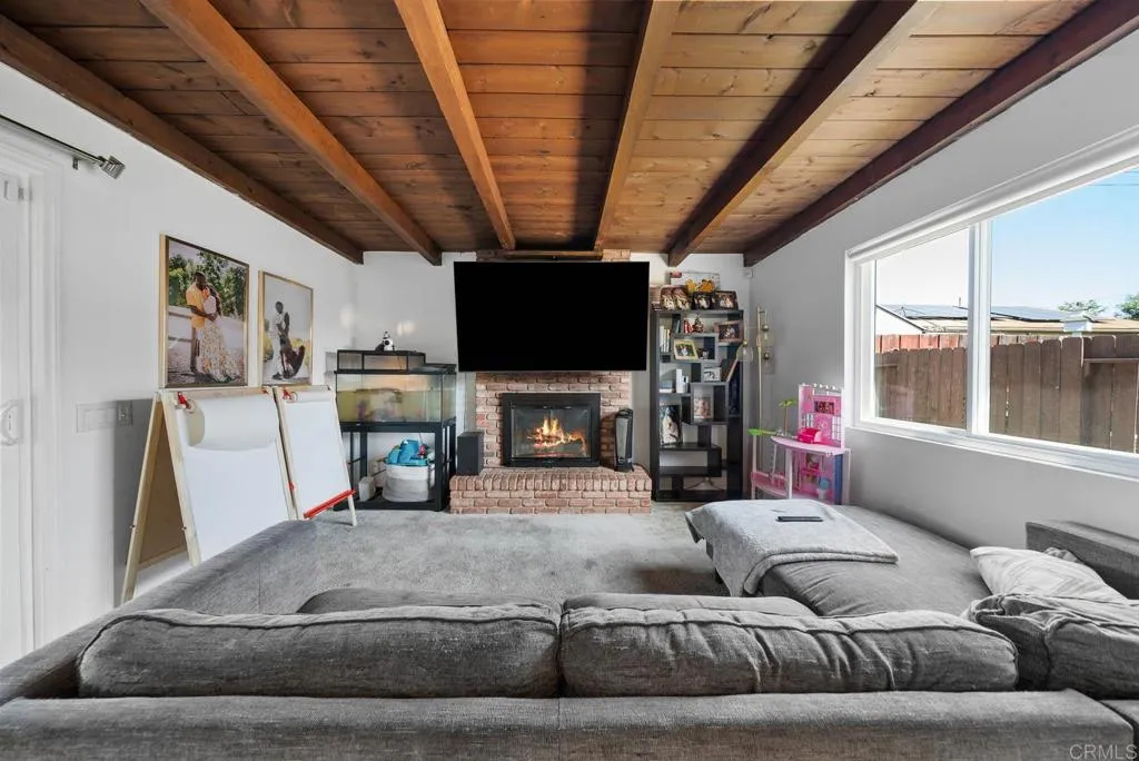 https://cdn.realtyfeed.com/cdn/127/306715964/969ba399570baa15944a388564b80635.webp