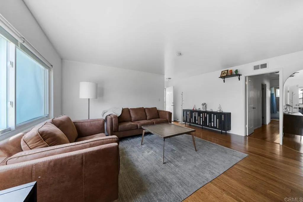 https://cdn.realtyfeed.com/cdn/127/306715964/9e603df0f9d7294d68929f6ab4334f3a.webp