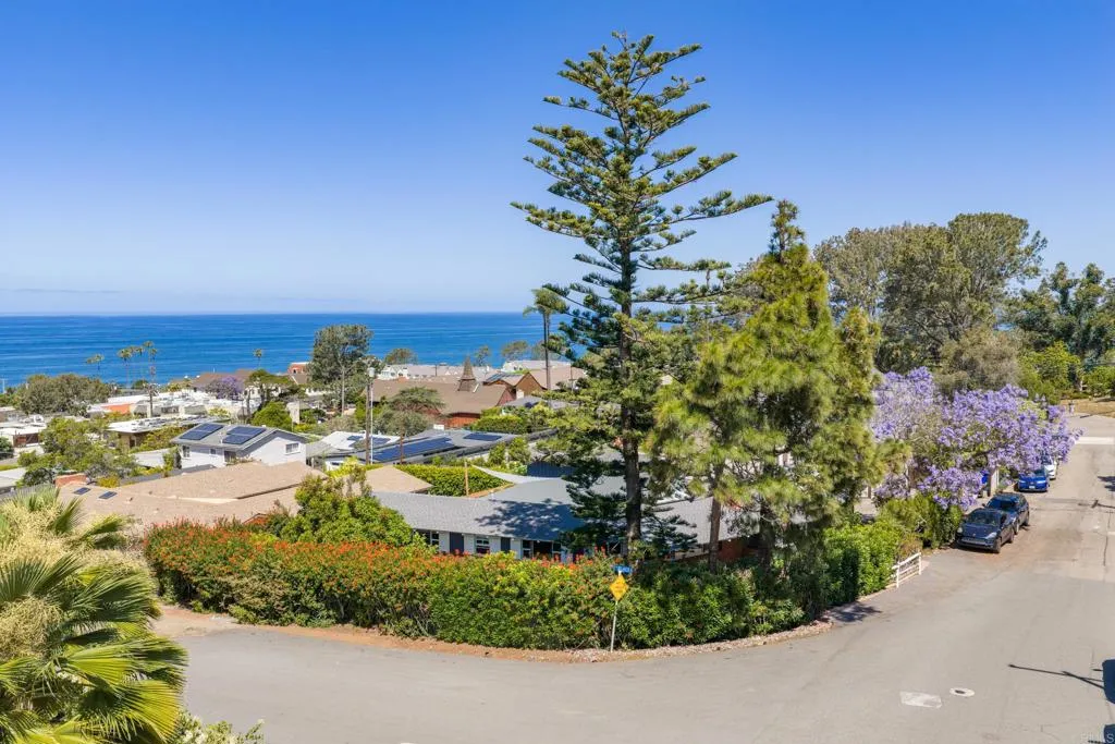 https://cdn.realtyfeed.com/cdn/127/306716001/9b3eac205e4f651b0237cd0fc7875b8a.webp