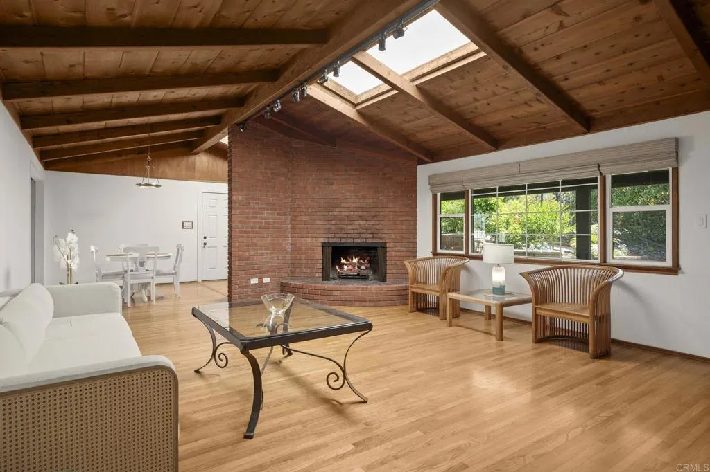https://cdn.realtyfeed.com/cdn/127/306716001/ef2c13fa94753fe7a89554350db540bc.webp