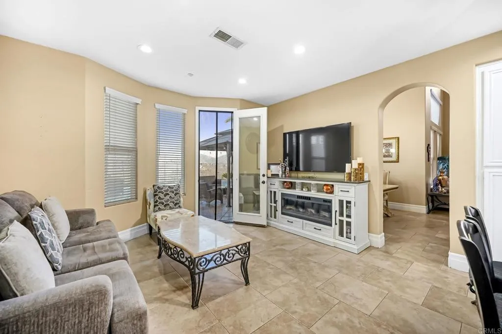 https://cdn.realtyfeed.com/cdn/127/306716031/1327d7fcf3c399abcbf46b42754af00f.webp