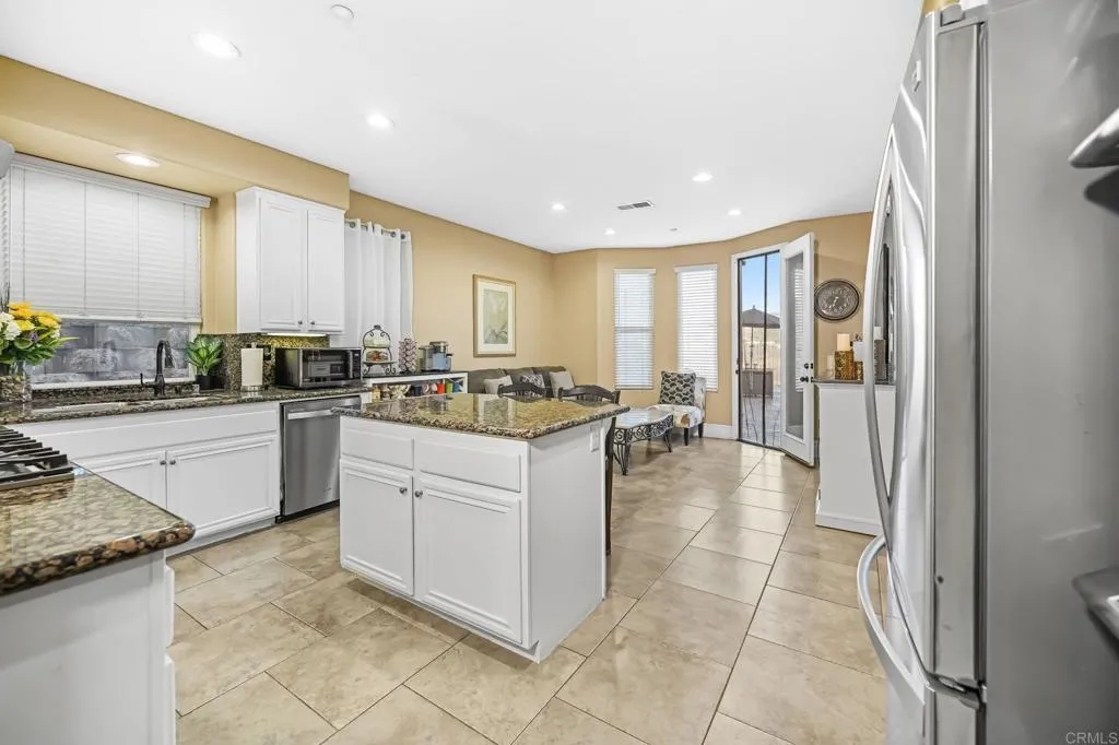 https://cdn.realtyfeed.com/cdn/127/306716031/f5b440843848997c44d3515fcba423aa.webp
