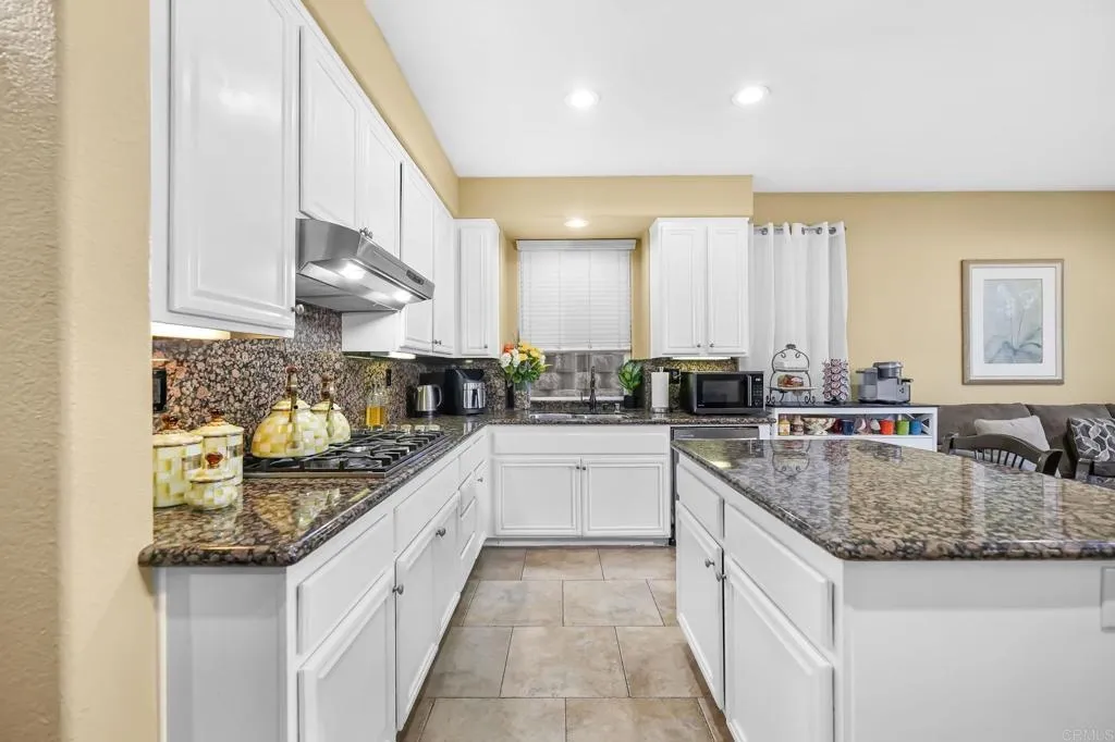 https://cdn.realtyfeed.com/cdn/127/306716031/f7fd4816a60b40cf06f55a93a8a8ceb7.webp