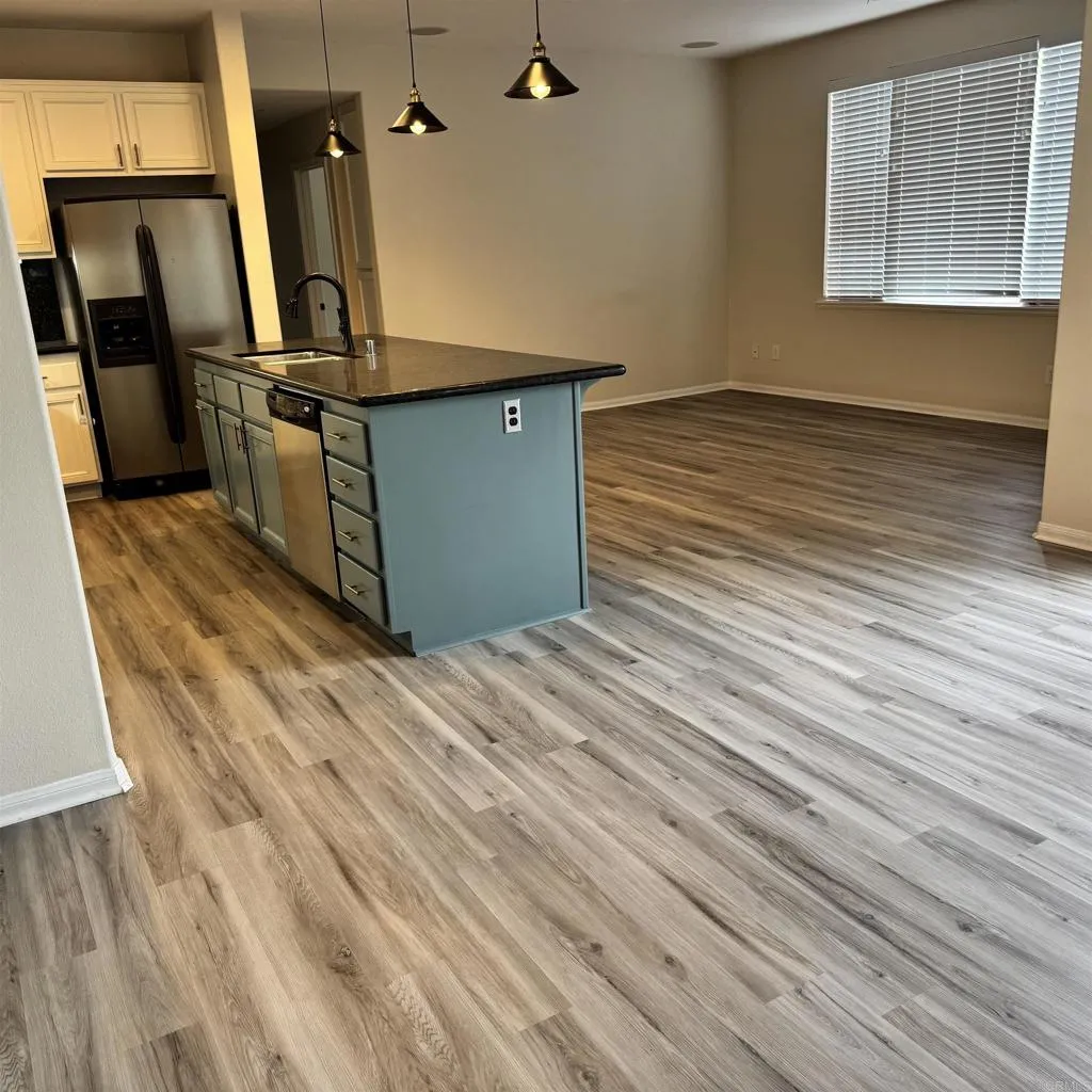 https://cdn.realtyfeed.com/cdn/127/306716167/39fa0482e83461db0ce69600683476cf.webp