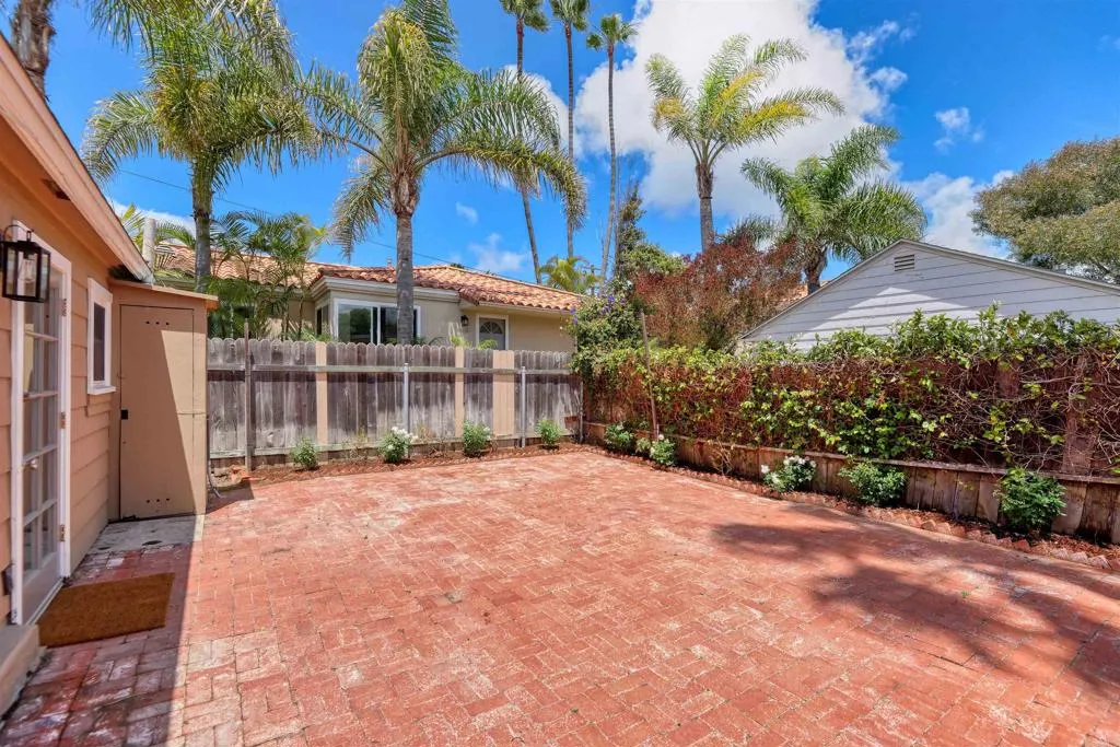https://cdn.realtyfeed.com/cdn/127/306716196/37cfcb9d330fddb37ed52c6bd26f3a0e.webp
