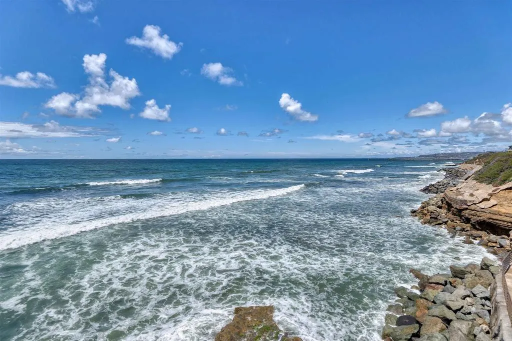https://cdn.realtyfeed.com/cdn/127/306716196/abeda4c5e9a9cf57d08d3a9caeaf192c.webp