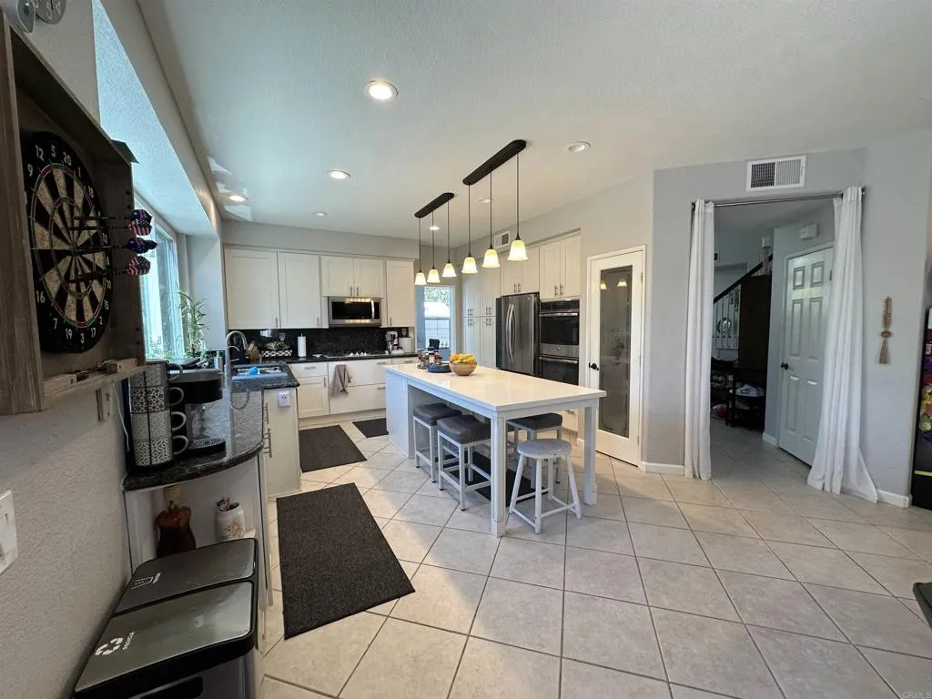 https://cdn.realtyfeed.com/cdn/127/306716273/2dc01f660bfb72ba83699b37374a4615.webp