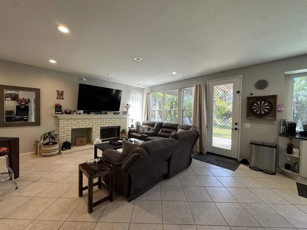 https://cdn.realtyfeed.com/cdn/127/306716273/4ff6e23c5adc6e7dbb656cf7139c1ae7.webp
