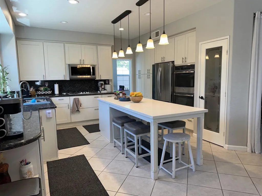 https://cdn.realtyfeed.com/cdn/127/306716273/c0607dc20d1429c14f6c177306281eaf.webp
