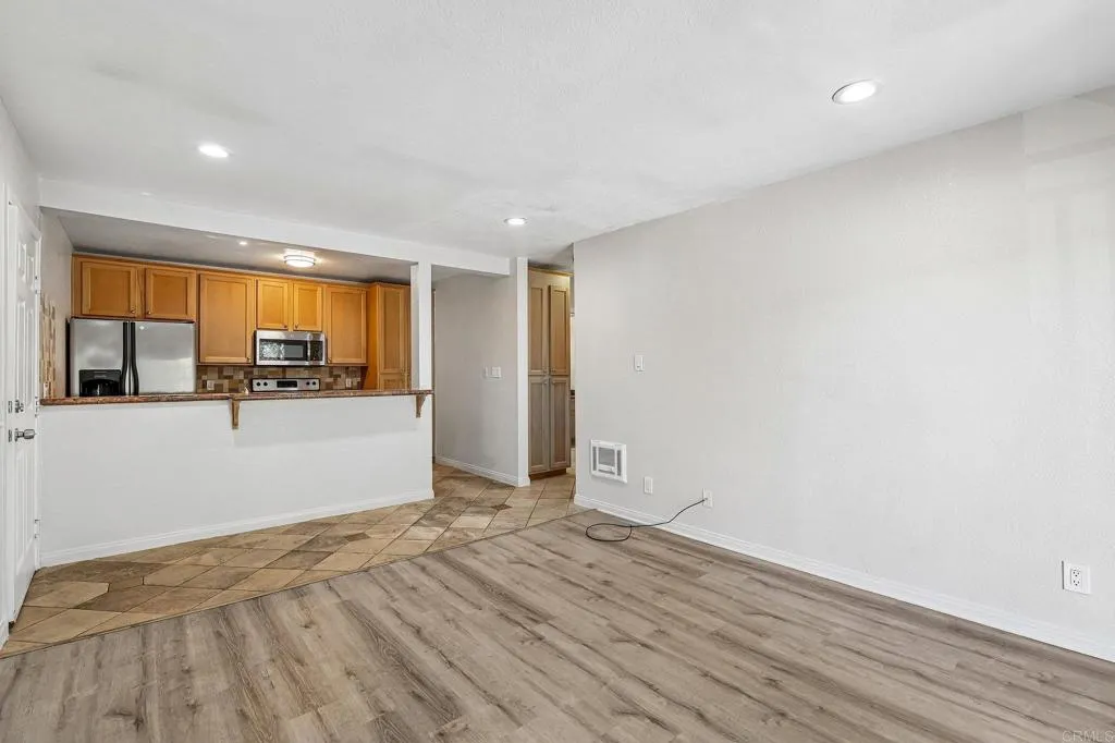 https://cdn.realtyfeed.com/cdn/127/306716307/dc4448c901ea38d2c92c3cf3fb83a4f0.webp