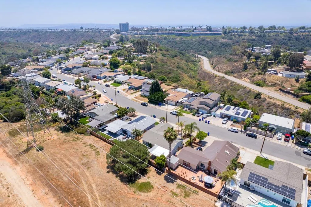 https://cdn.realtyfeed.com/cdn/127/306716327/5669f63403a5efcf006956f482eaf274.webp
