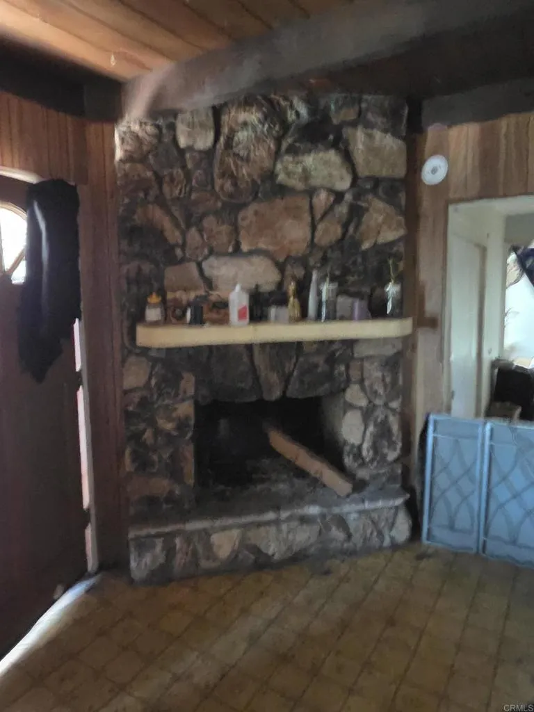 https://cdn.realtyfeed.com/cdn/127/306716409/ce08e4deccb6b9155c0a907435fca797.webp