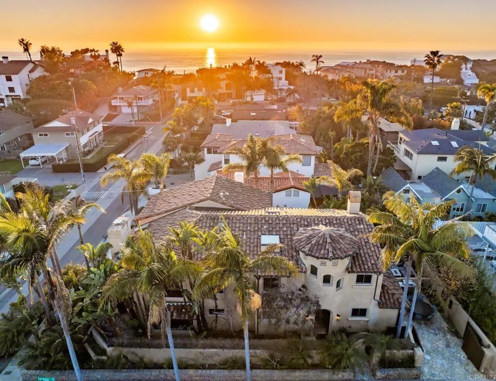 https://cdn.realtyfeed.com/cdn/127/306716416/37b45cb9b755e4f79fc85104b44ade9a.webp