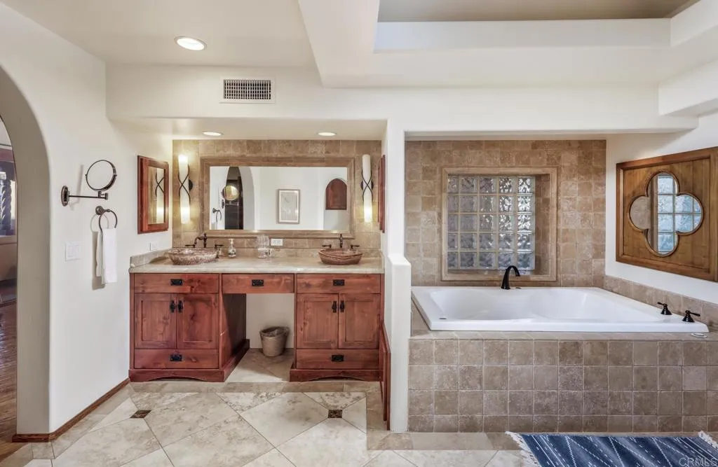 https://cdn.realtyfeed.com/cdn/127/306716416/8b3543eaed9905d9efbd92cb008374cc.webp