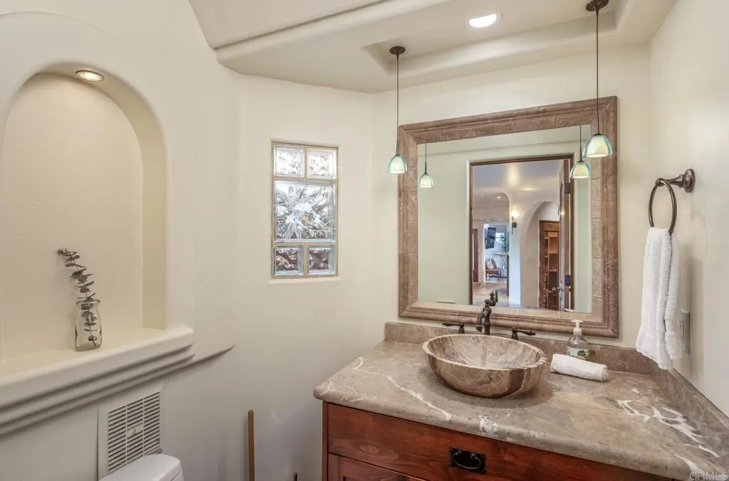https://cdn.realtyfeed.com/cdn/127/306716416/945c360b56b806ca9973fac9e5f6458e.webp