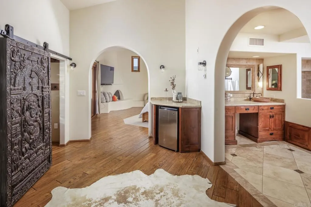 https://cdn.realtyfeed.com/cdn/127/306716416/f6fa68cb944a499c0b0b2fbd941b9ff5.webp
