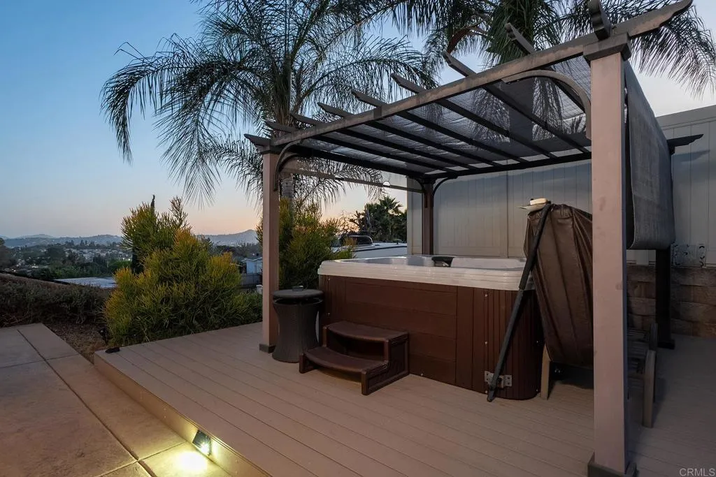 https://cdn.realtyfeed.com/cdn/127/306716426/0b5afea43303cb0a19aa30cb2852d565.webp
