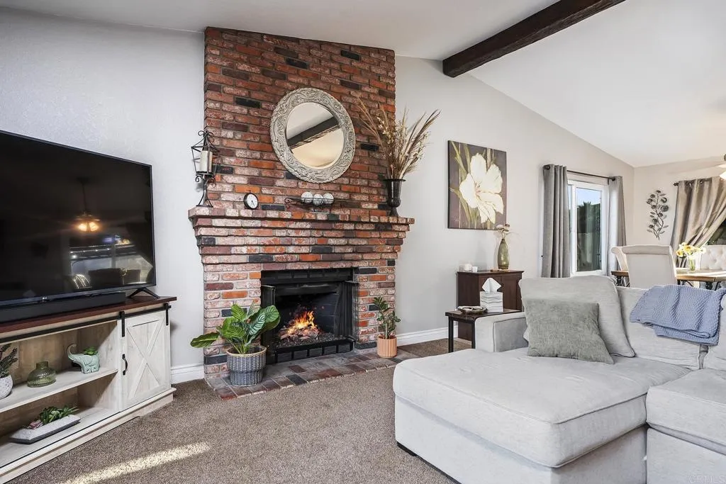 https://cdn.realtyfeed.com/cdn/127/306716426/cb7552353c578b7a82cdaa48c283f326.webp