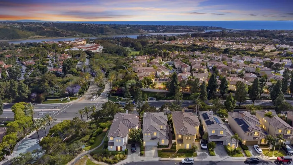 https://cdn.realtyfeed.com/cdn/127/306716433/33c8b43c70f47c6e5042e9ad540ad457.webp