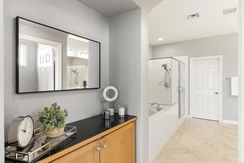 https://cdn.realtyfeed.com/cdn/127/306716433/bbb35e18eee04edc3331f988657185b5.webp