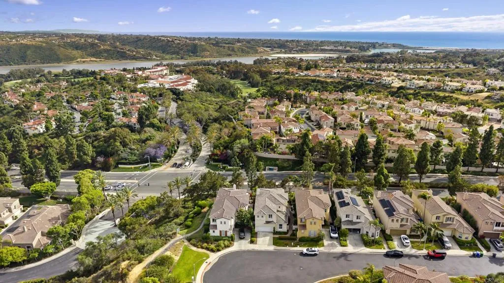 https://cdn.realtyfeed.com/cdn/127/306716433/da46f870b4ca0d2adb090f885726833e.webp