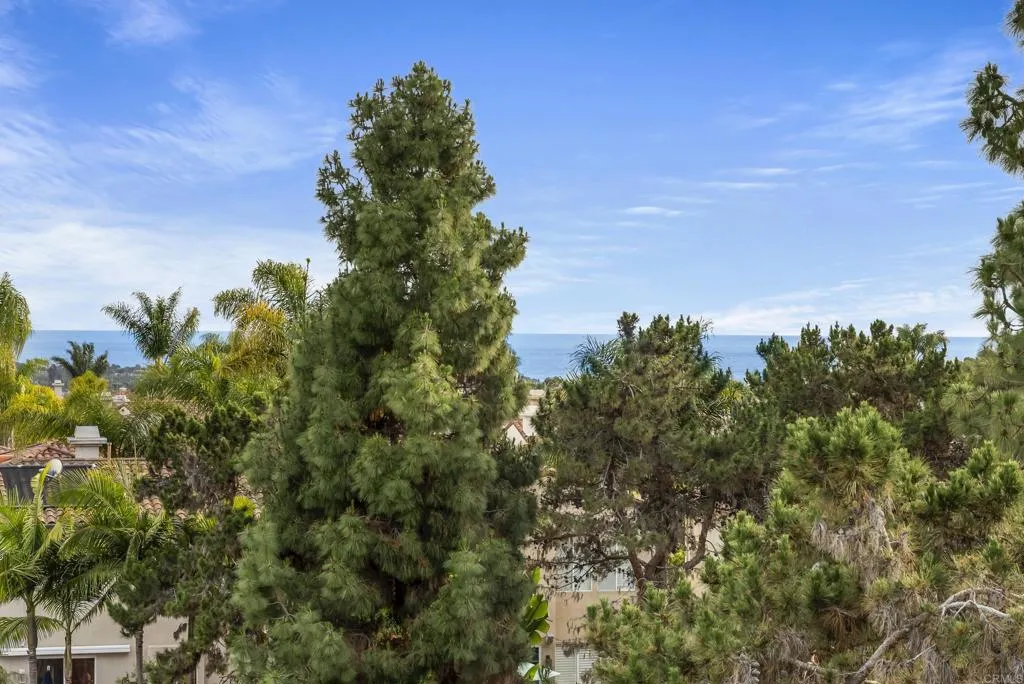 https://cdn.realtyfeed.com/cdn/127/306716433/f9871b5f666cdf48d5ef67b516a6a573.webp