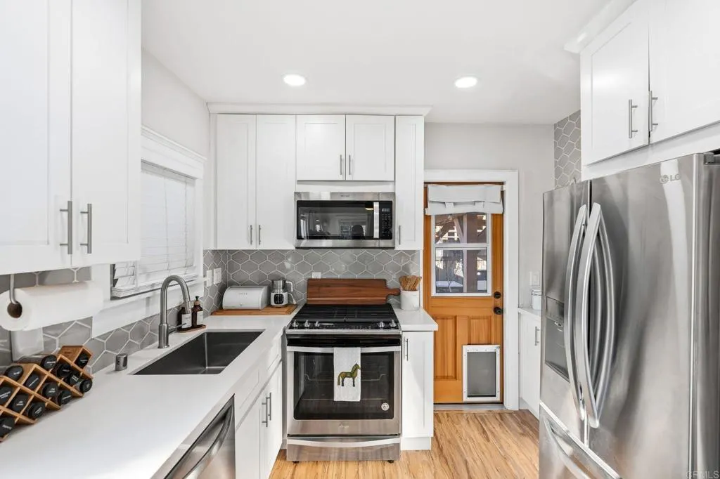 https://cdn.realtyfeed.com/cdn/127/306716452/06251f27b58e0c78790ef830a4434c43.webp