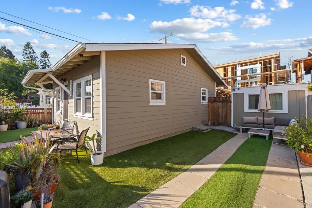 https://cdn.realtyfeed.com/cdn/127/306716452/8a090c9e335dd06432c7afa9bda45a6d.webp