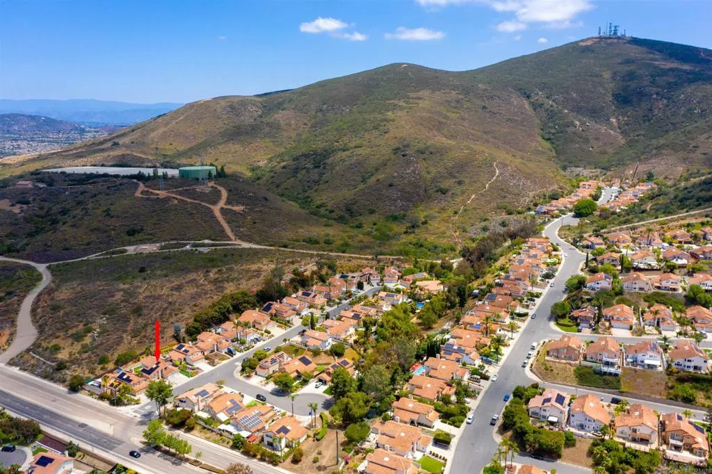 https://cdn.realtyfeed.com/cdn/127/306716461/21bea2c8406f97b74cb7aa7fb2a85314.webp