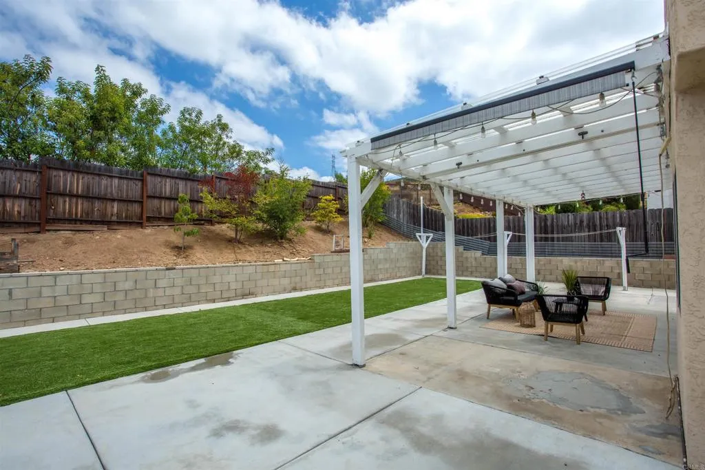 https://cdn.realtyfeed.com/cdn/127/306716461/560b04ea3f14010e4a197415b7a6fe64.webp