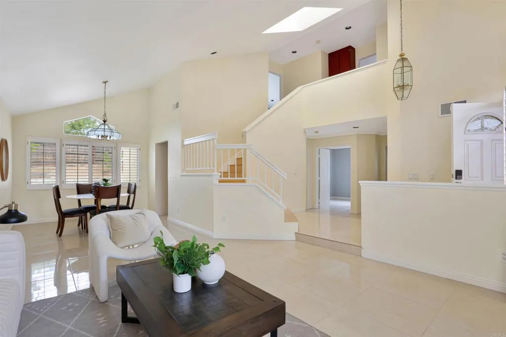 https://cdn.realtyfeed.com/cdn/127/306716461/70385bedc172e6d2e919aa905b69eee9.webp