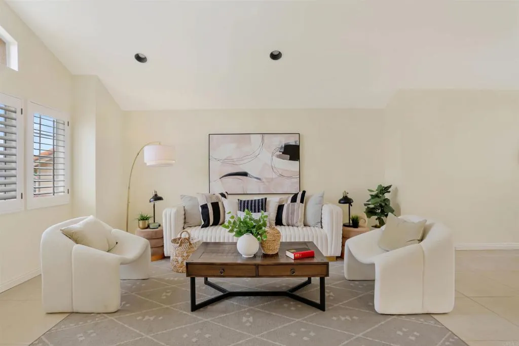 https://cdn.realtyfeed.com/cdn/127/306716461/87b9123635c64c3bbf579b4f2622a80b.webp