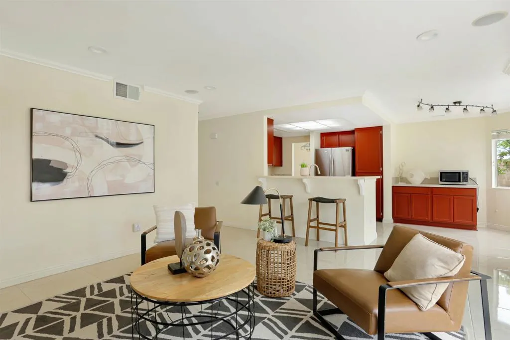 https://cdn.realtyfeed.com/cdn/127/306716461/ec4b8e9a0eeb31aac539fecb75f4c5e8.webp