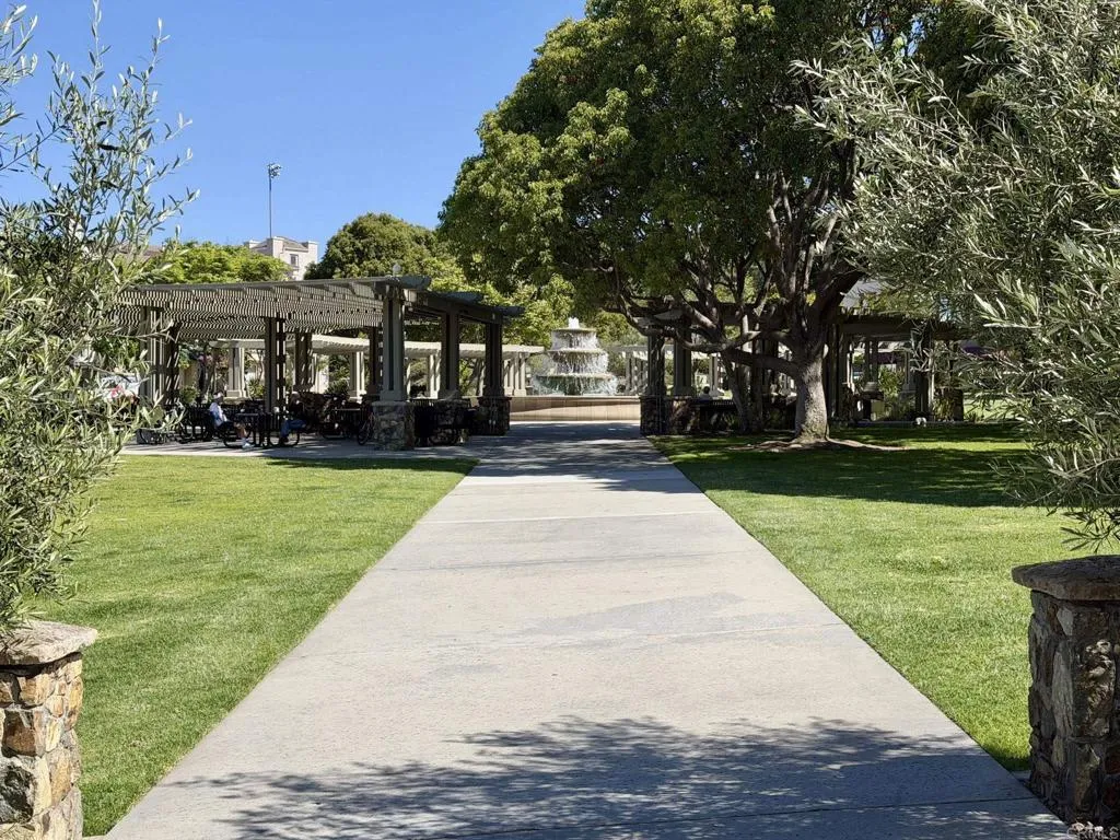 https://cdn.realtyfeed.com/cdn/127/306716512/fcbc4bd8cae760e807274205f9d44c73.webp
