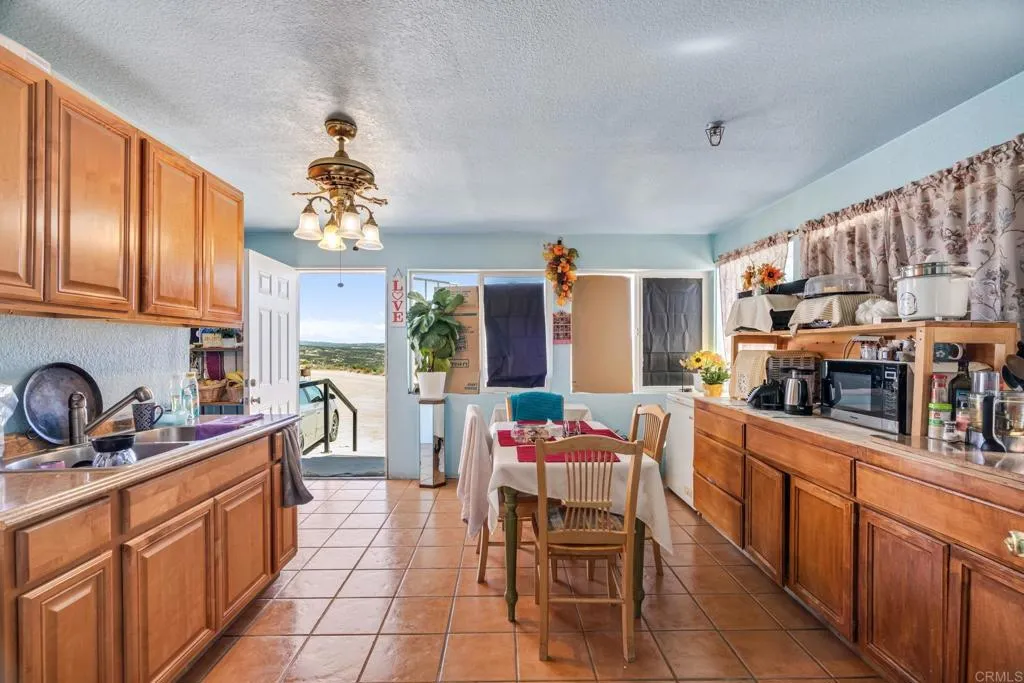 https://cdn.realtyfeed.com/cdn/127/306716550/0115d0166ee5029a583409508fa2dce6.webp