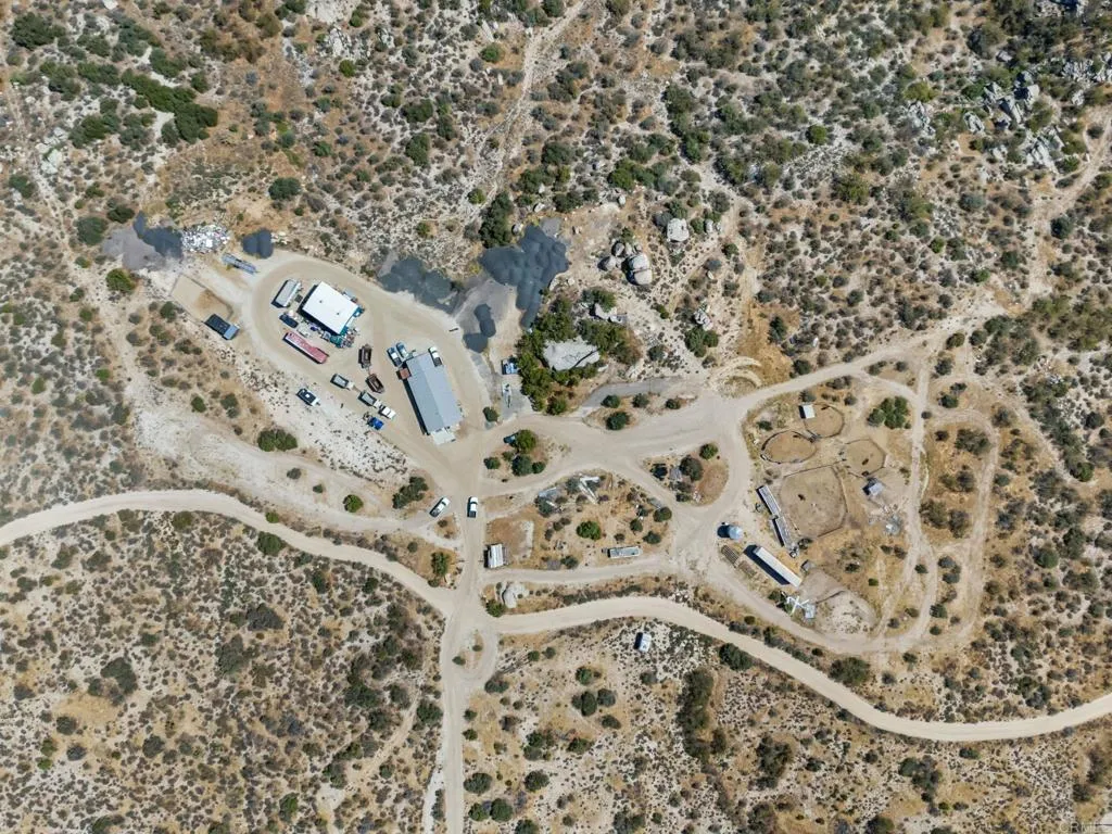 https://cdn.realtyfeed.com/cdn/127/306716550/0512c39a728345a76b3bbf8fb1b10e24.webp