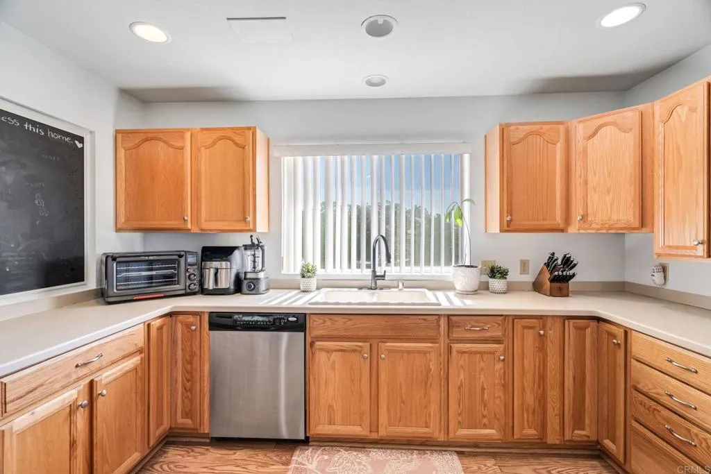 https://cdn.realtyfeed.com/cdn/127/306716550/3f93646aefd90bc883cf8417698969bd.webp