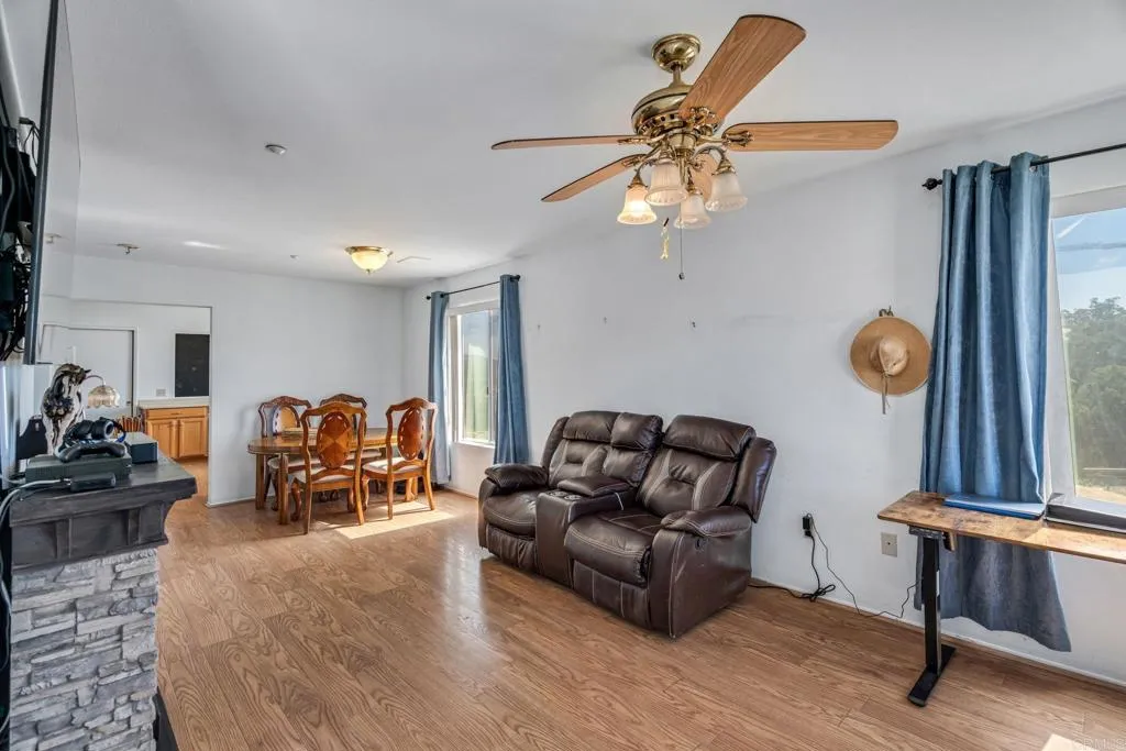 https://cdn.realtyfeed.com/cdn/127/306716550/43ecf0b7e4c82c8e48014f687d9aa3a6.webp